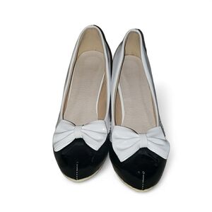 Black & White retro style patent pumps